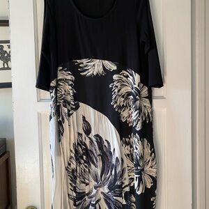 Black and Gray Scoop Neck 3/4 Sleeve Dress